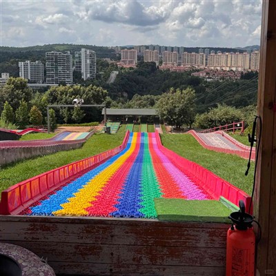 Rainbow tobogani stječu globalnu popularnost, inovativni dizajn predvodi novi trend u zabavi na o...